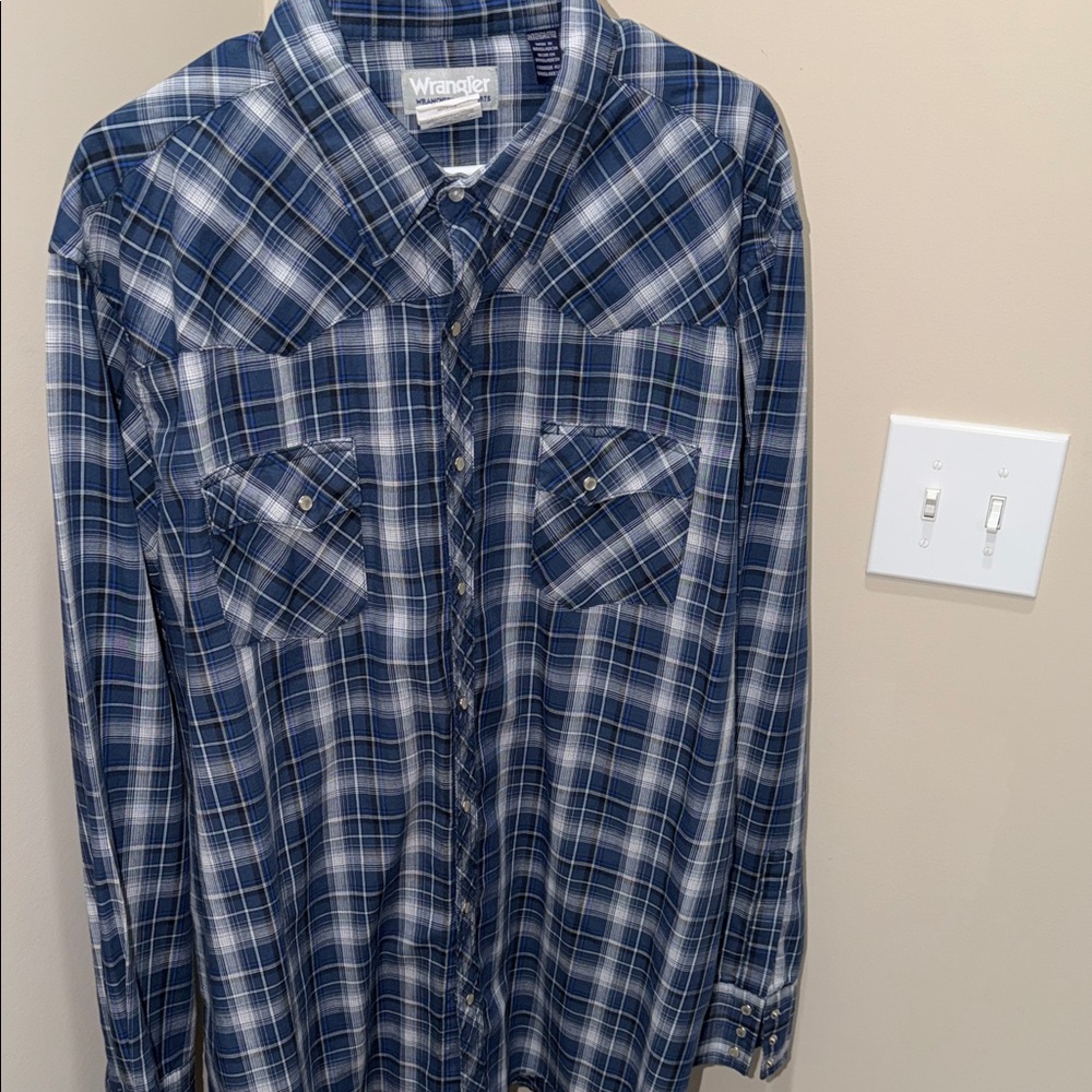 Wrangler Navy and White Plaid Shirt